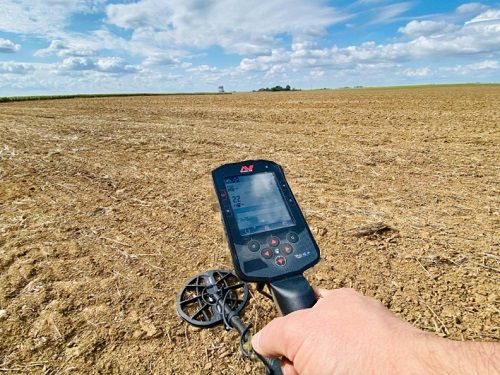 пошук з металошукачем в полі